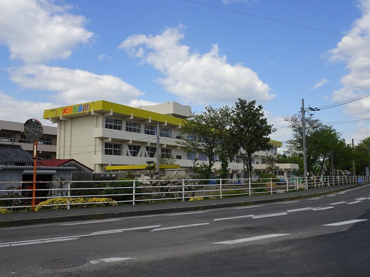 泉川小学校(小学校)まで1300m ガーデンハイツKIICHIII