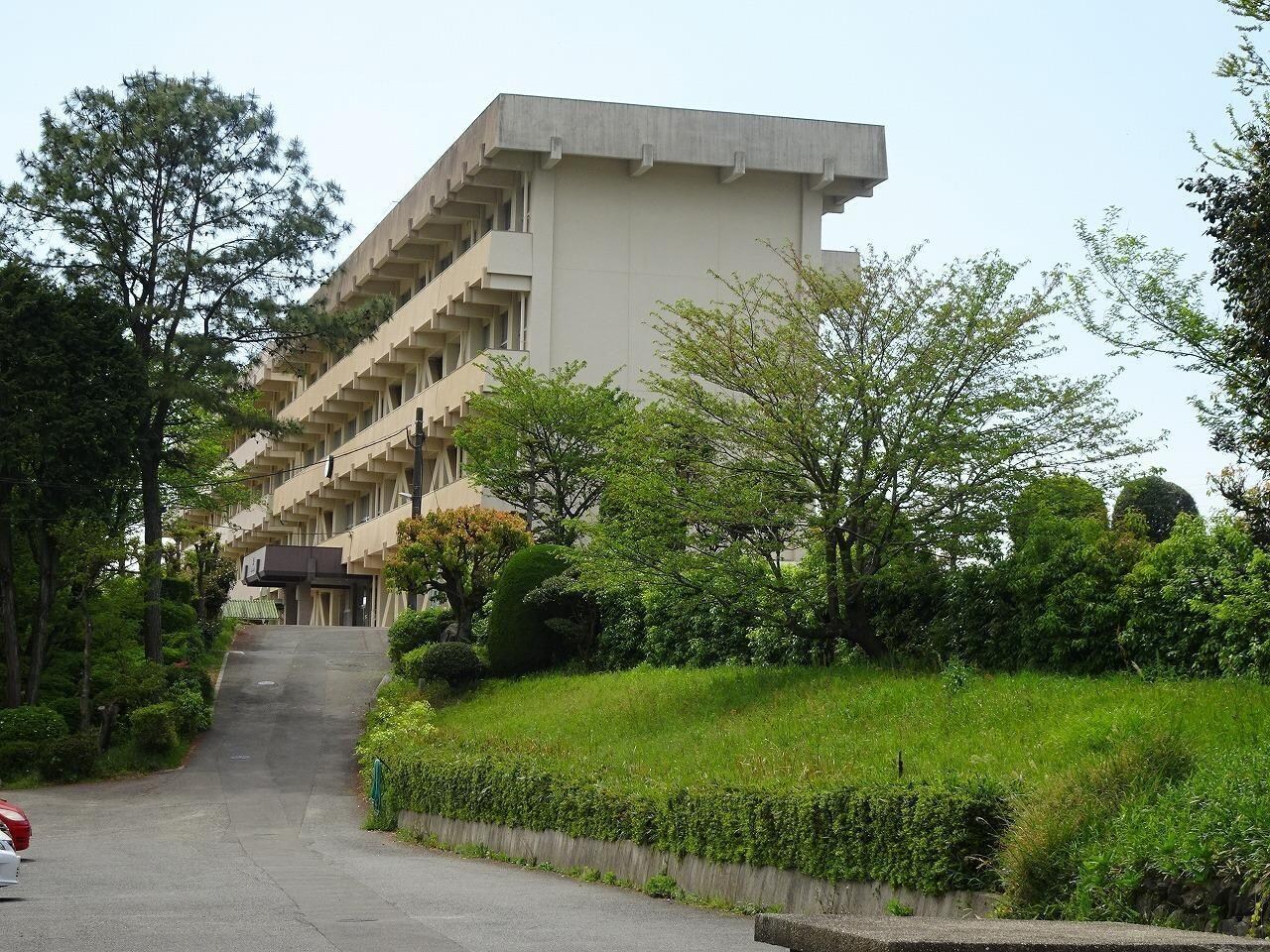中萩中学校(中学校/中等教育学校)まで324m アベニューハタダIII