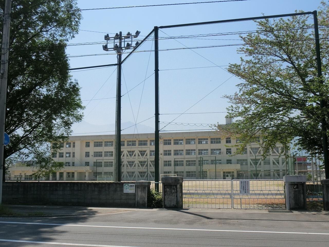 金栄小学校(小学校)まで350m Luna Bianca Takagi B棟