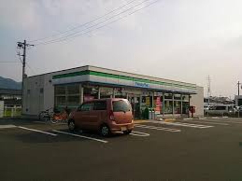ファミリーマート 福山駅家町店(コンビニ)まで492m ラルジュグリーンＤ