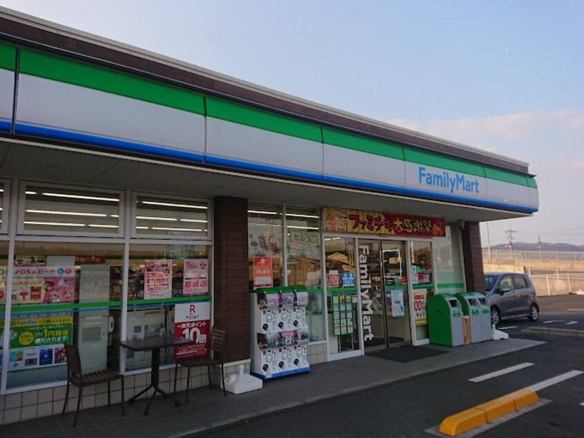ファミリーマート 駅家町中島店(コンビニ)まで777m グリーンビレッジⅢ　Ａ
