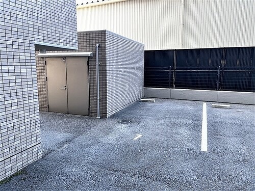 敷地内平面駐車場　※2023年2月撮影 サーパスシティ天満町三番館