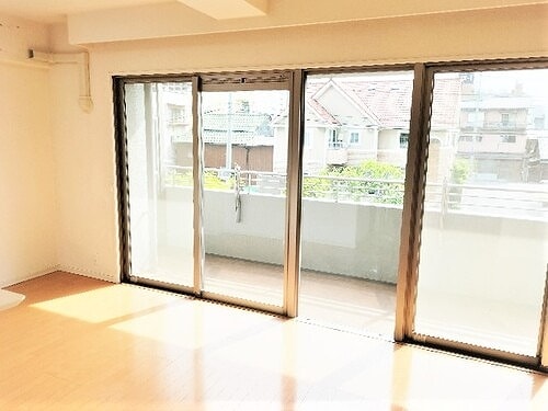 リビング・ダイニング　※2022年10月撮影 サーパスシティ天満町三番館