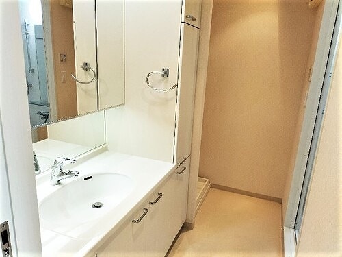 三面鏡付き洗面化粧台　※2022年10月撮影 サーパスシティ天満町三番館