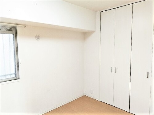 洋室（約6.0畳）・クロゼット　※2022年10月撮影 サーパスシティ天満町三番館