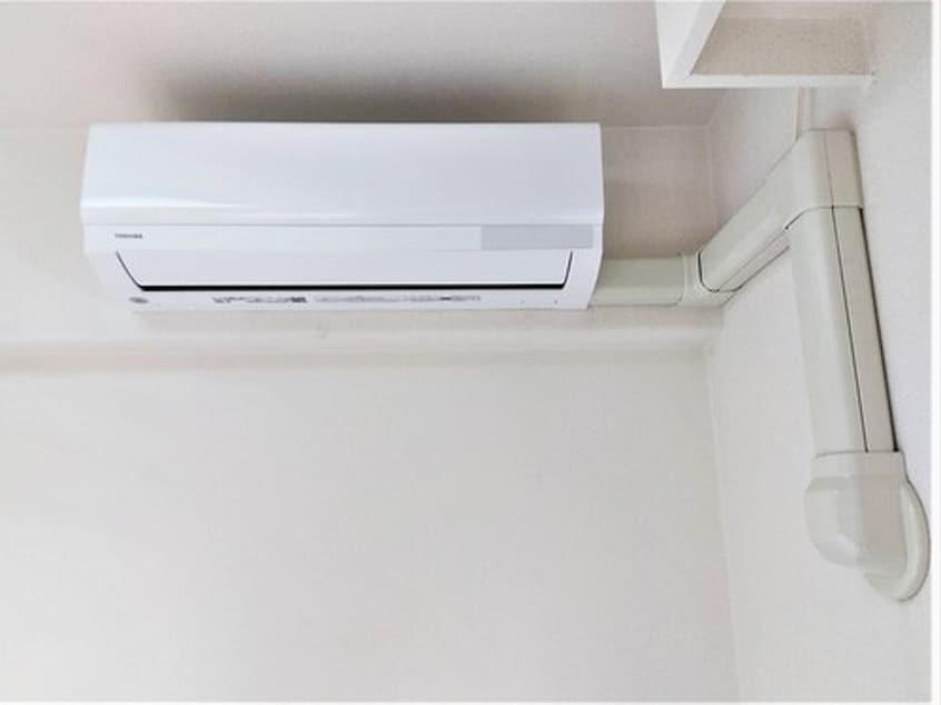 リビング・ダイニングのエアコン　※2023年3月撮影 サーパスシティ天満町三番館