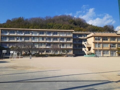 福山市立千田小学校(小学校)まで898m サンフレーア