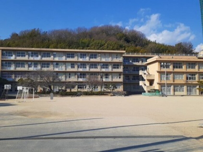 福山市立千田小学校(小学校)まで898m サンフレーア