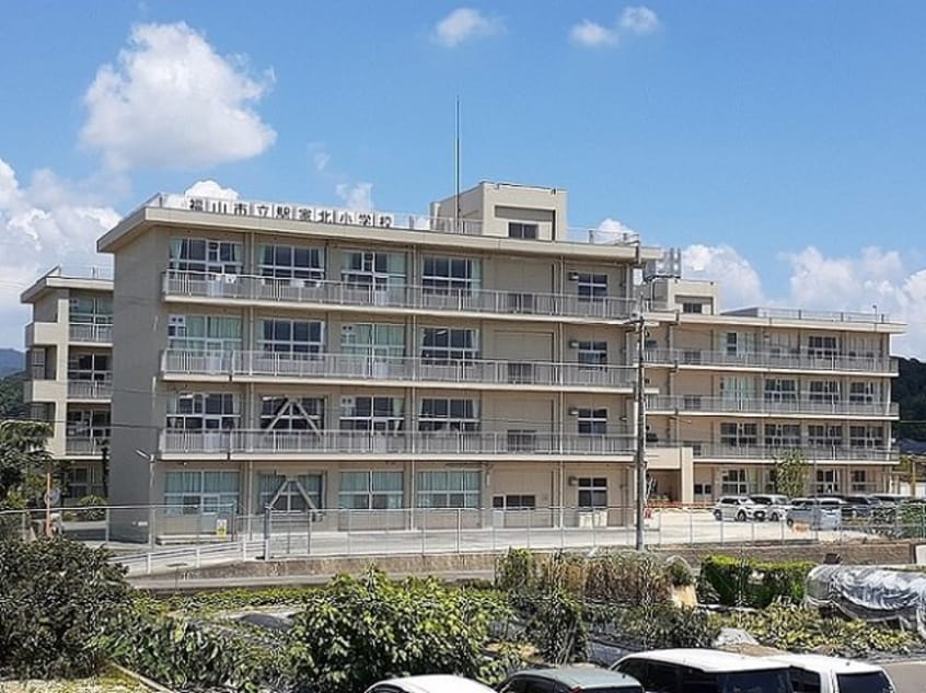 駅家北小学校まで460m ロイセレストＡ