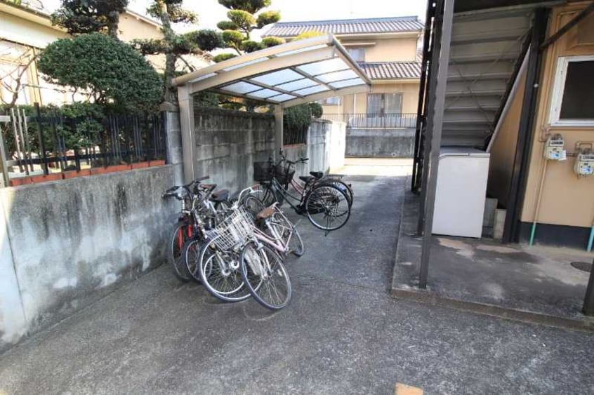  エステート春日A