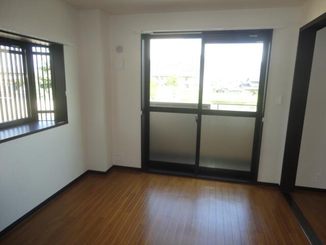 洋室（6.0帖） アサヒ２０１１