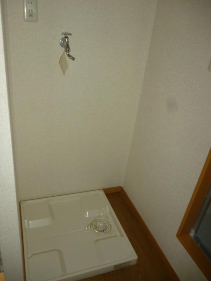  エステート　ユリB