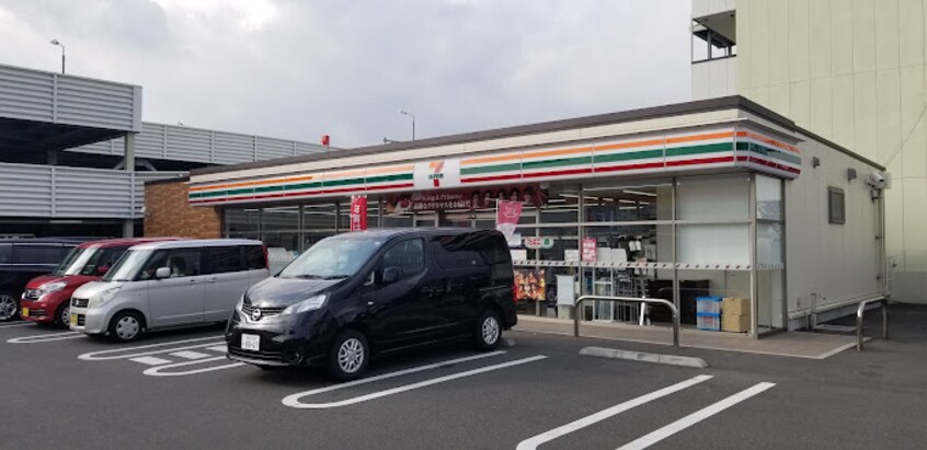 セブンイレブン 福山春日2丁目店(コンビニ)まで654m ロイヤルコート春日　Ｂ棟
