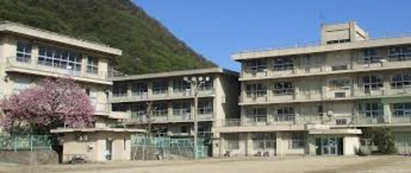 福山市立水呑小学校(小学校)まで1355m クレストール来山Ｂ