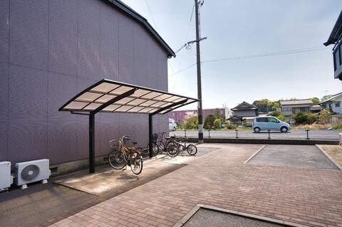  パインヒルズ東深津　A棟