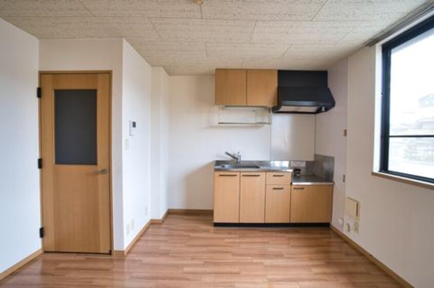  パインヒルズ東深津　A棟