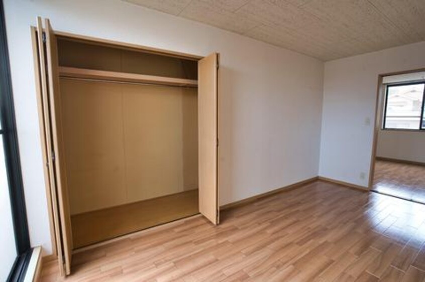  パインヒルズ東深津　A棟