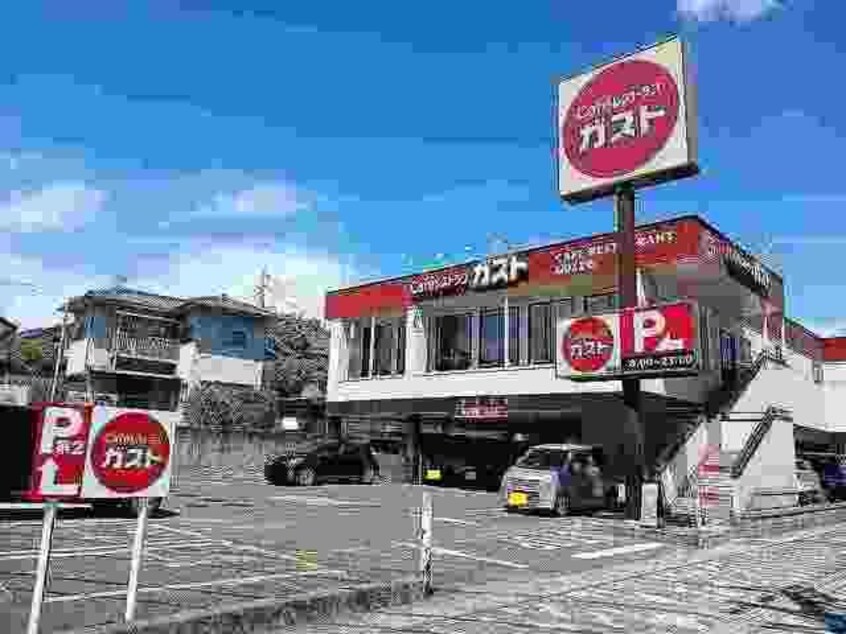 ガスト尾道店まで1000m 門田町アパート