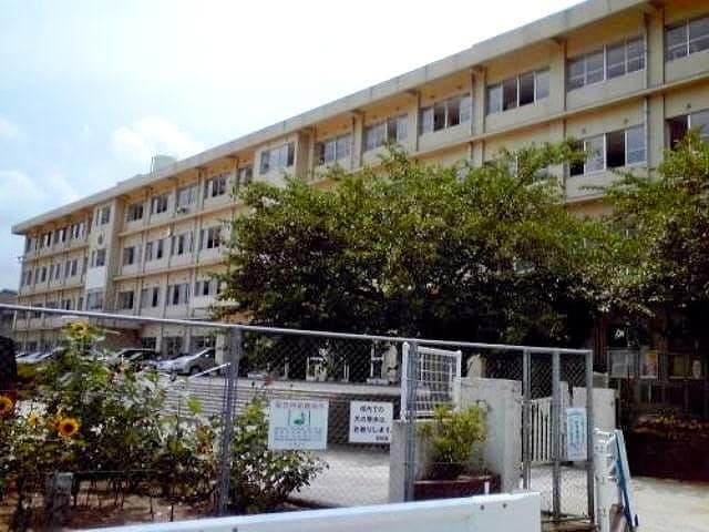 坪生小学校まで950m ジョア