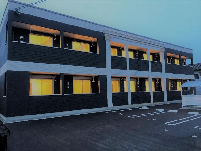 外観写真（夜） リライズ