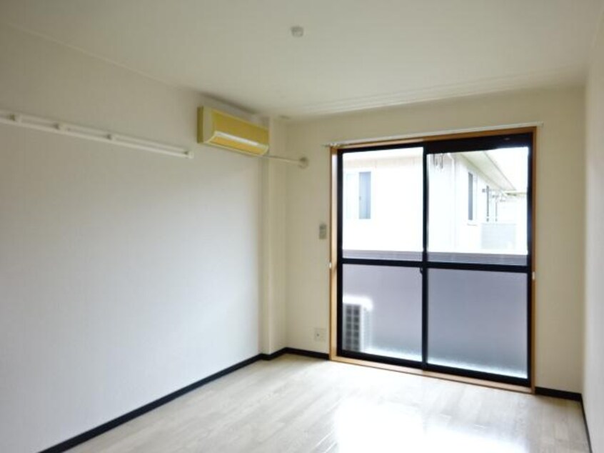 洋室(6.0帖) グレース春日