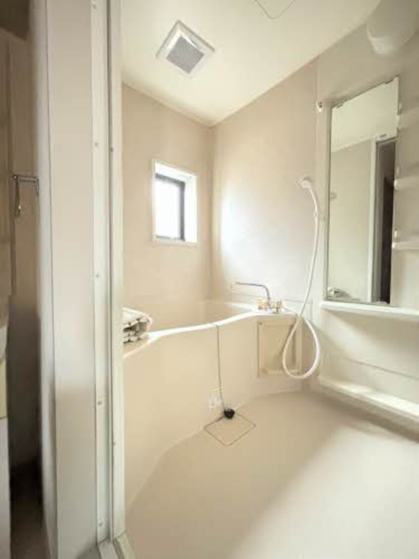  メゾンティアラA棟