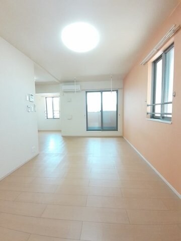  ジョリ　フィユ