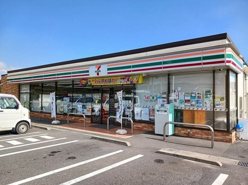 セブンイレブン福山坪生町店まで1360m カーサ・ラッフィナートⅡ　Ａ