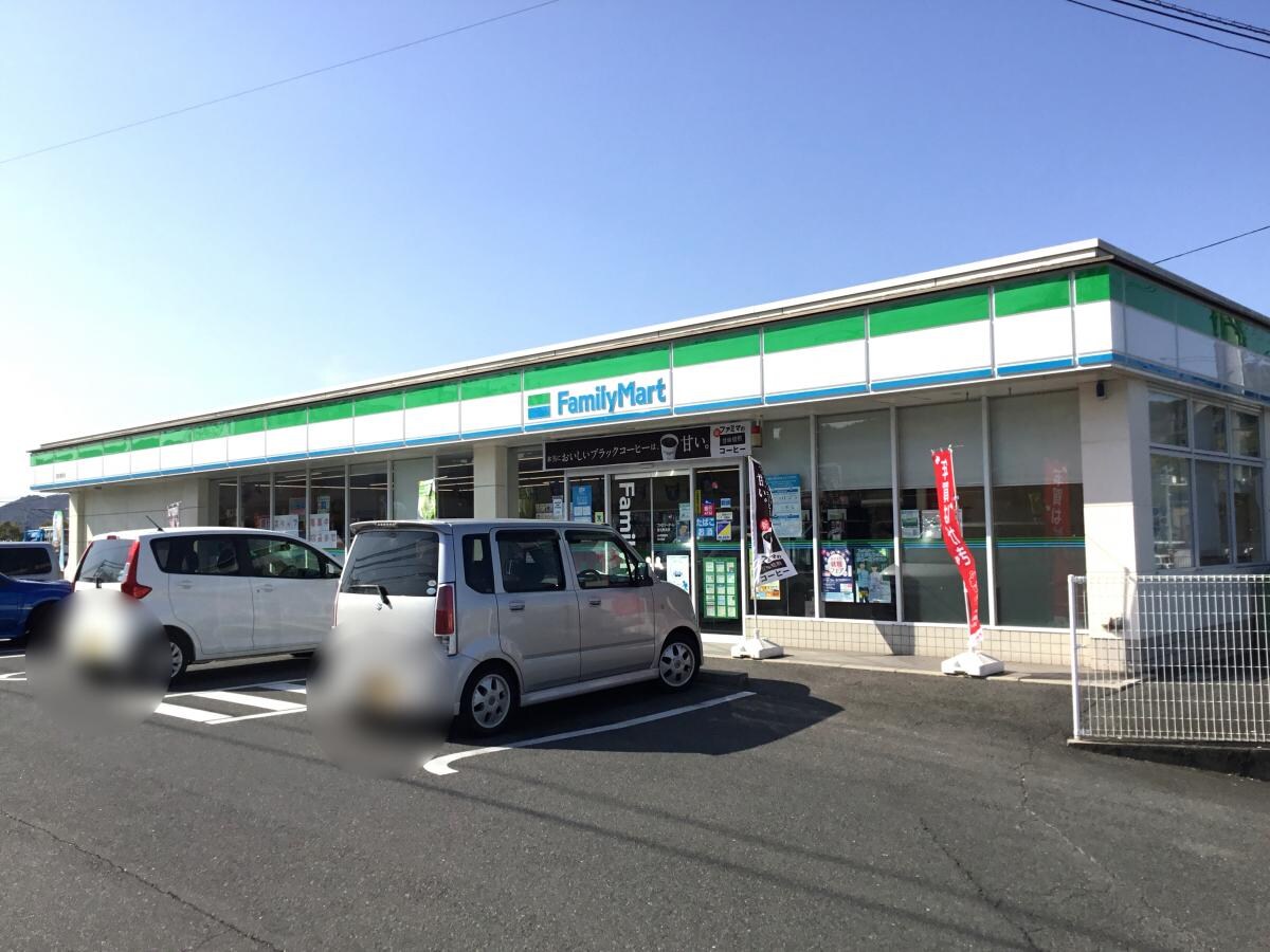 ファミリーマート 里庄浜中店(コンビニ)まで477m Ｗｅｌｃｏｍｅ　Ｂ