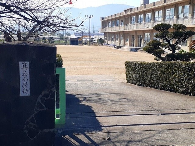 箕島小学校まで750m フリーディア