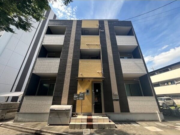 毎日通るエントランスはこのようになっています カーサヴェルデ