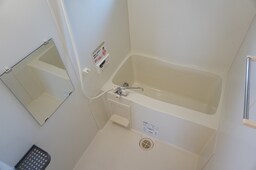 日々の疲れを癒すお風呂付です