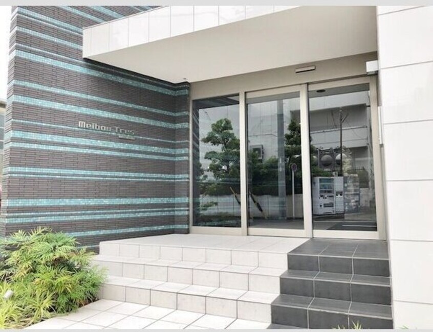 落ち着いたエントランスです メイボートレス