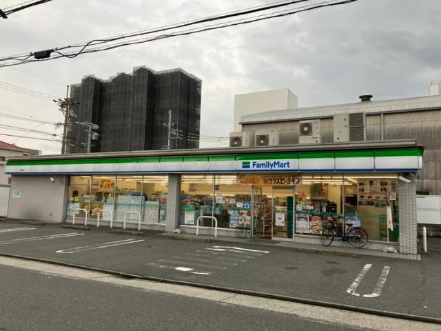 ファミリーマート港築盛店(コンビニ)まで376m ポートタウンドルフィン