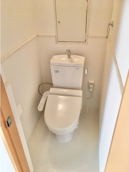 ゆったりとした空間のトイレです Court八家