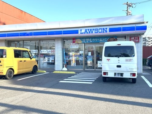 ローソン総合体育館前店(コンビニ)まで828m パルティール笠寺