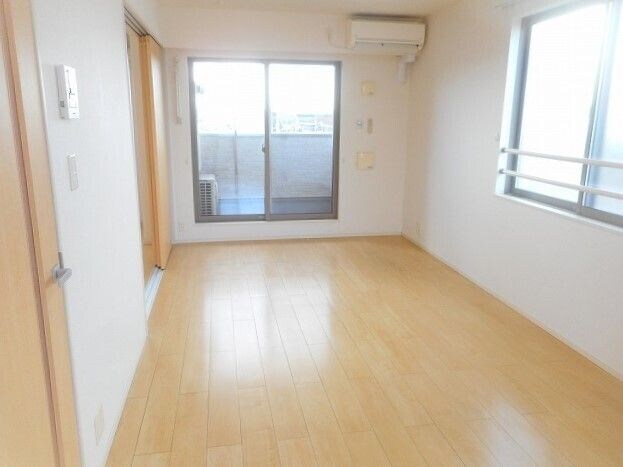 ゆったり過ごせるリビングです フィオーレ３０２