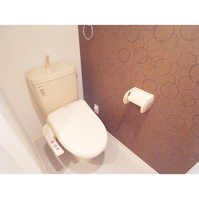清潔感のあるトイレです a l'aise高畑B