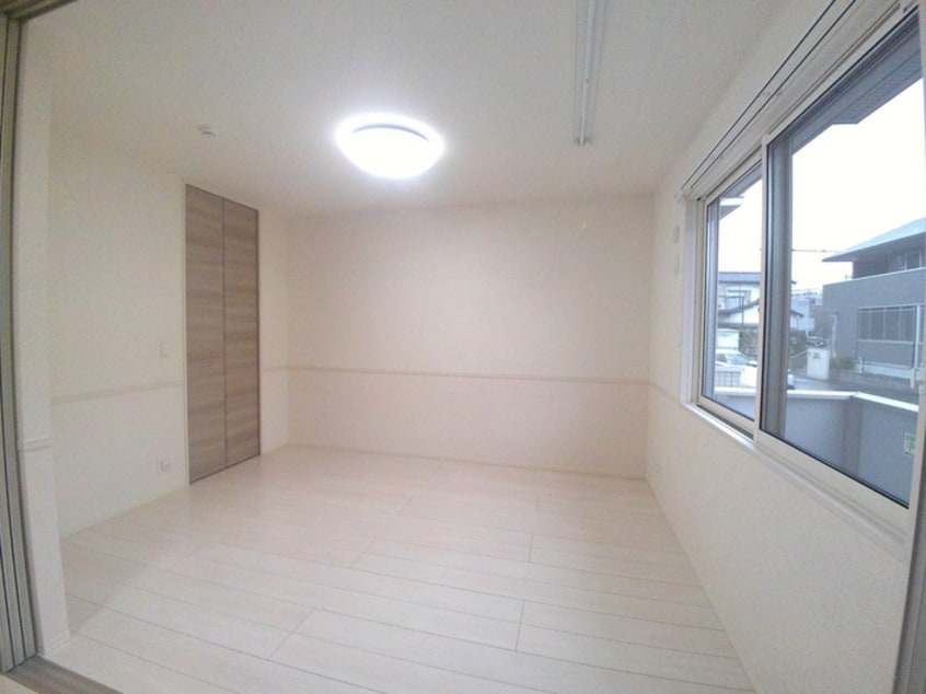 落ち着いて過ごせるお部屋なので、寝室にいかがでしょうか ラフィーネ