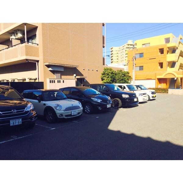 駐車場に車を止められます 第2コーポ魚半