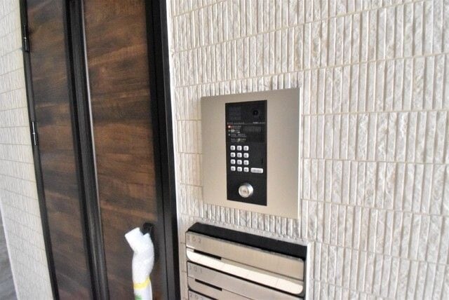 オートロック、ポスト完備！ Ｃｈｅｒｉｍ日比野