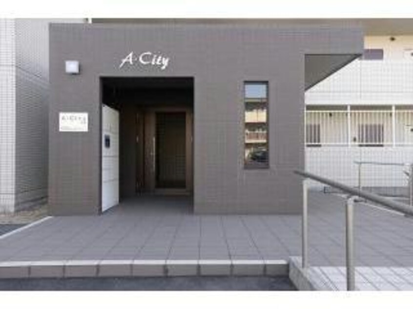 ゆとりのあるエントランスです A・City七条