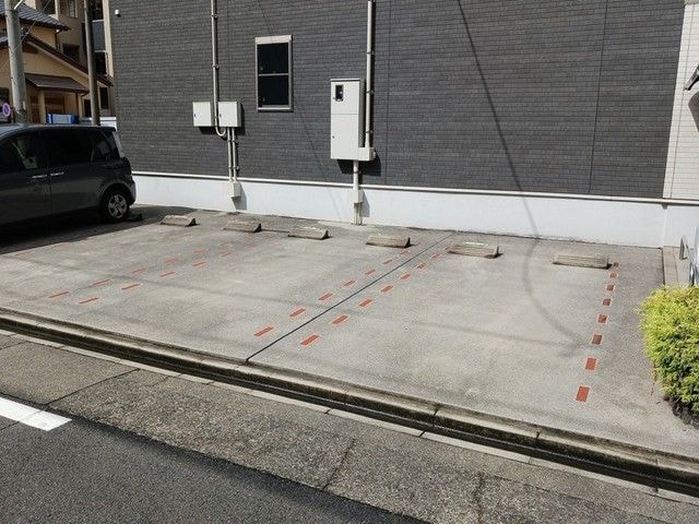 車をお持ちの方に嬉しい駐車場付きの物件です アルモニー　Ｗ