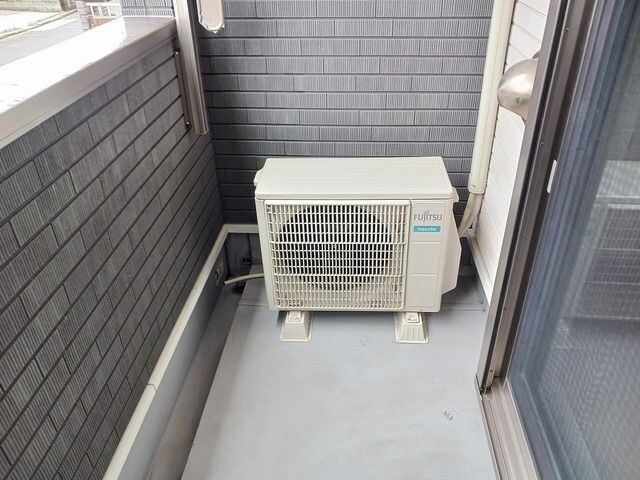 暖かな日差しのふりそそぐバルコニー アルモニー　Ｗ