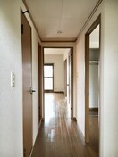 明るい玄関です サンライズ八熊