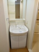 明るい洗面所です ポポラーレ白鳥