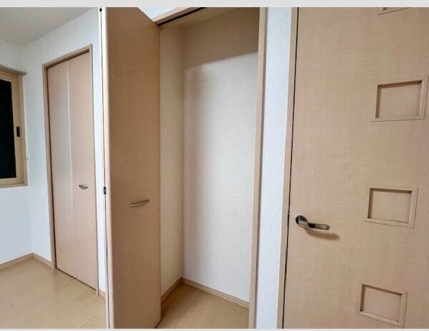 小物を収納するのに便利です サンルーム戸田