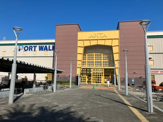 アピタ港店(スーパー)まで360m Ｉ・Ｆｉｅｌｄ　Ａ