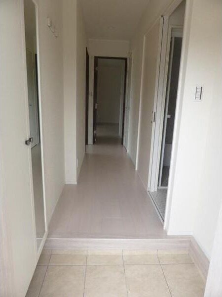 シンプルで使いやすい玄関です エルメゾン元中野