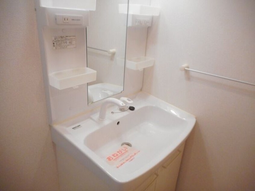 ゆったりとスペースのある洗面所 サンレジデンス　エコー